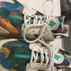 Women’s multicolor huaraches